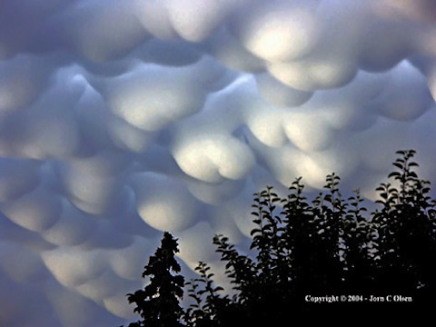 3-mamma_clouds.jpg