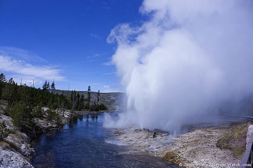 yellowstone-gate-2012-06.jpg